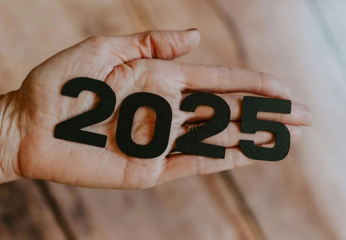 2025 Year-End Checklist for Expats in Europe: Visas, Healthcare, Taxes, Banking